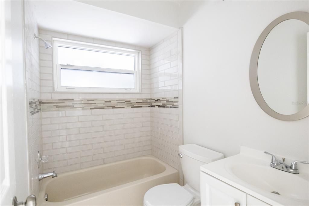 待售: $260,000 (2 贝兹, 2 浴室, 909 平方英尺)