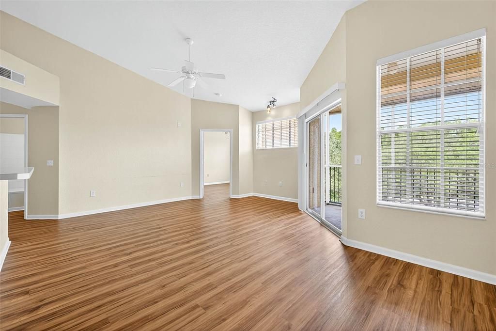 出租: $1,750 (2 贝兹, 2 浴室, 1089 平方英尺)