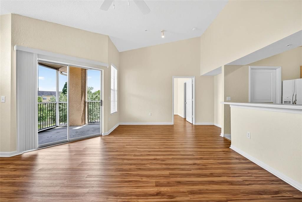 出租: $1,750 (2 贝兹, 2 浴室, 1089 平方英尺)