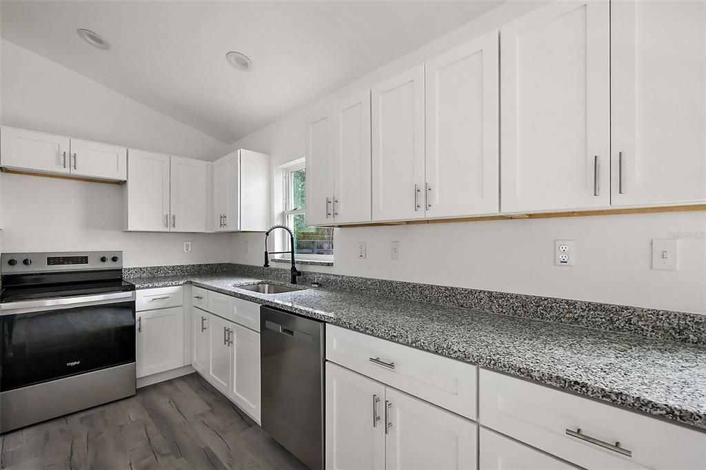 На продажу: $249,000 (3 спален, 2 ванн, 1439 Квадратных фут)