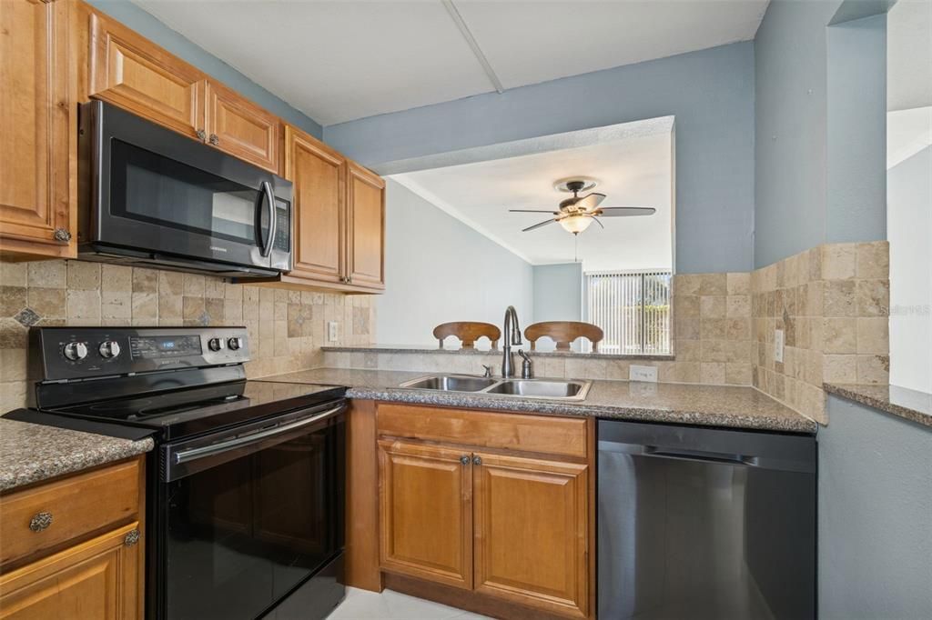 For Rent: $2,100 (2 beds, 2 baths, 1175 Square Feet)