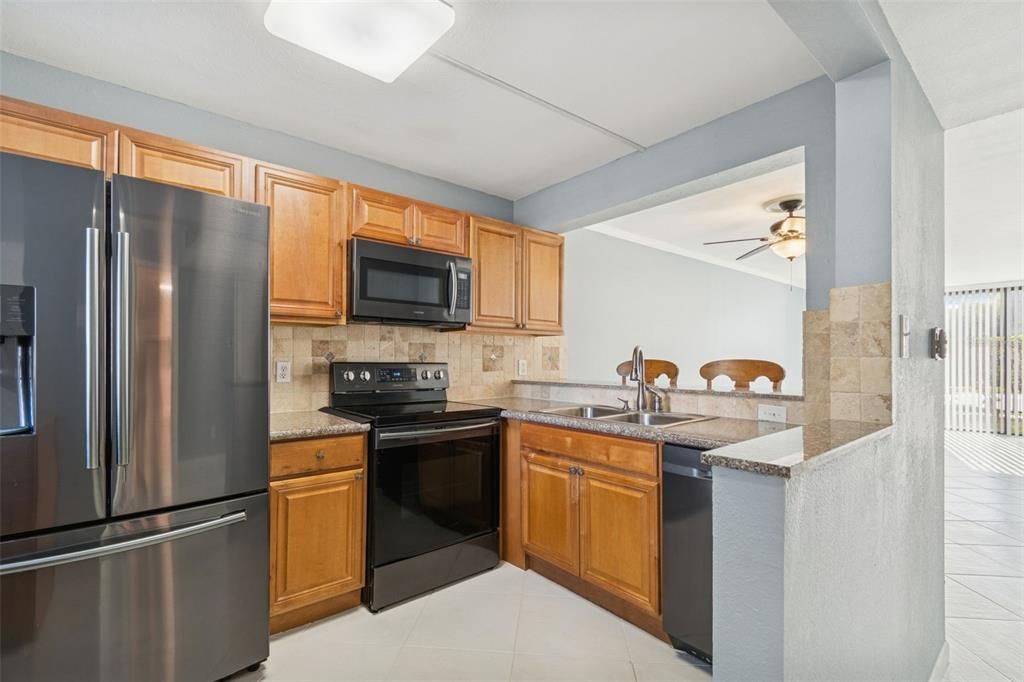 For Rent: $2,100 (2 beds, 2 baths, 1175 Square Feet)