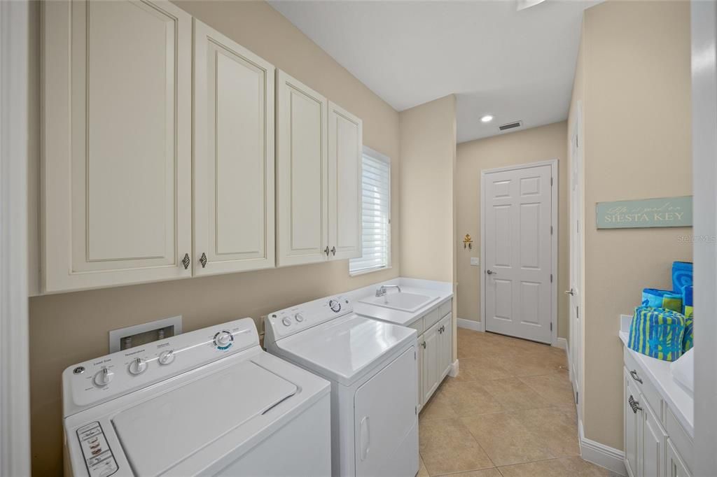 For Sale: $1,249,000 (3 beds, 2 baths, 2801 Square Feet)