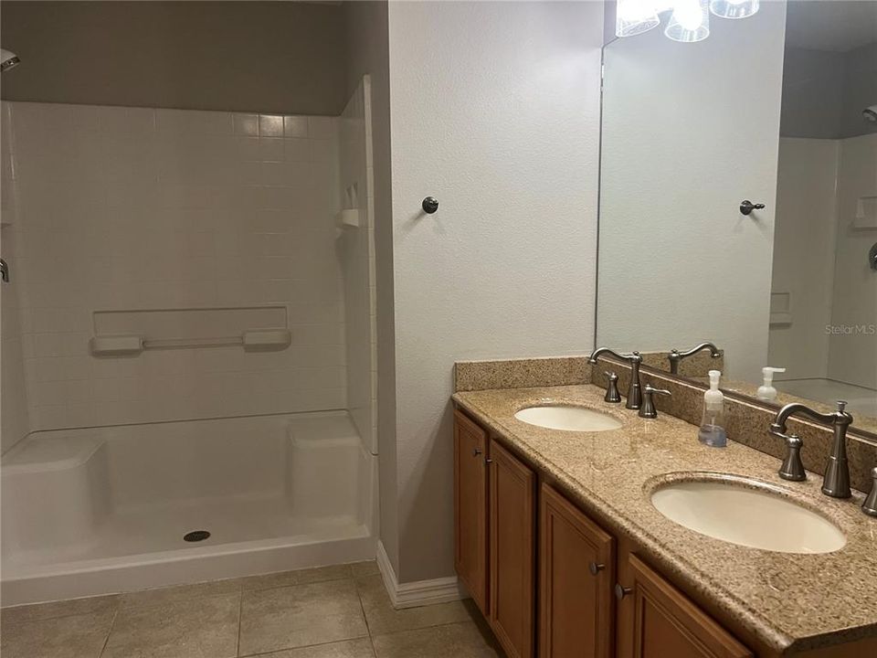 出租: $1,950 (3 贝兹, 2 浴室, 1558 平方英尺)