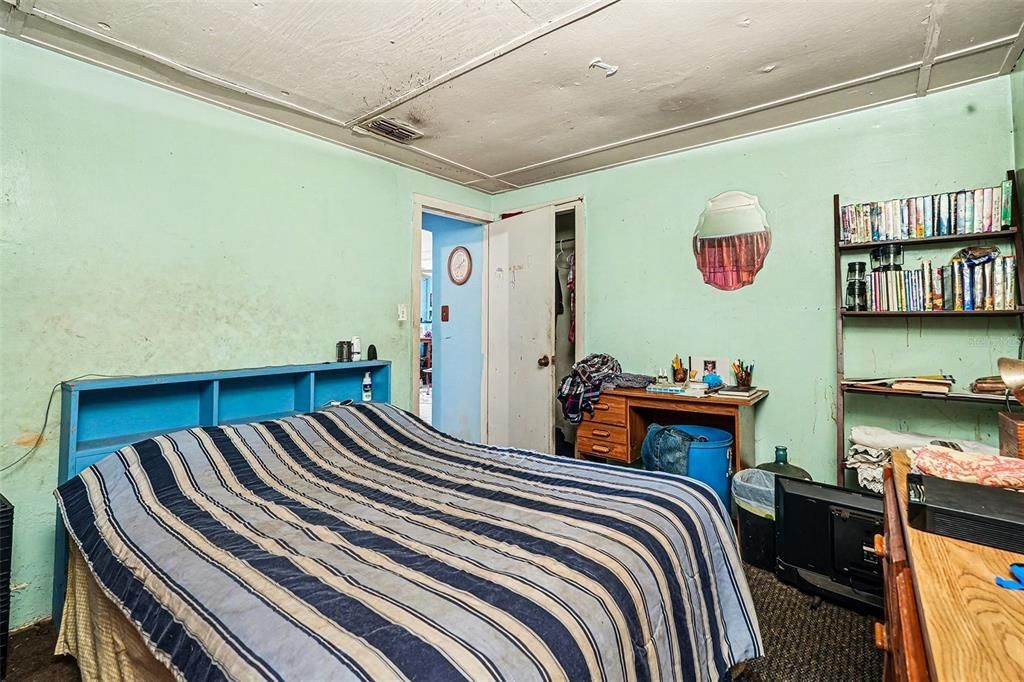 For Sale: $240,000 (1 beds, 1 baths, 798 Square Feet)