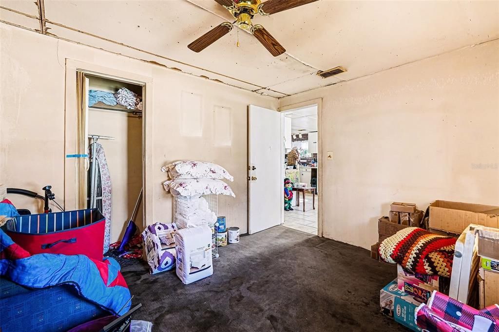 For Sale: $240,000 (1 beds, 1 baths, 798 Square Feet)