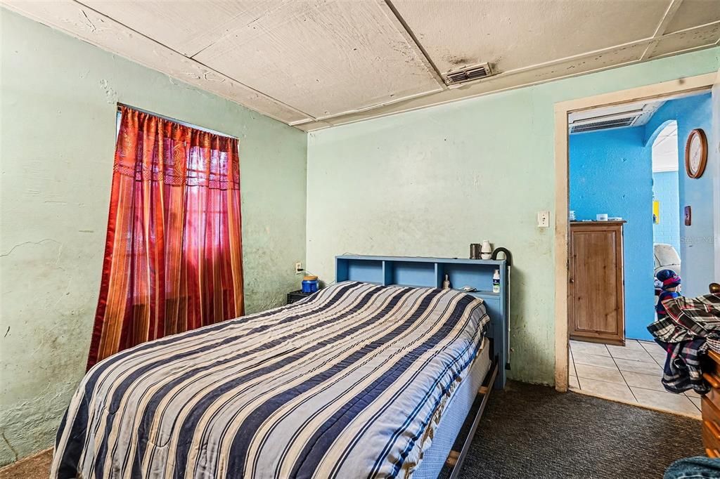 For Sale: $240,000 (1 beds, 1 baths, 798 Square Feet)