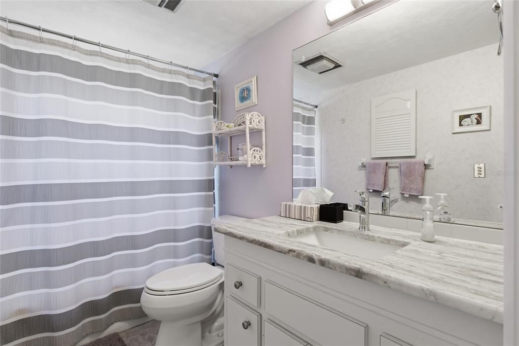 For Sale: $162,500 (2 beds, 2 baths, 921 Square Feet)