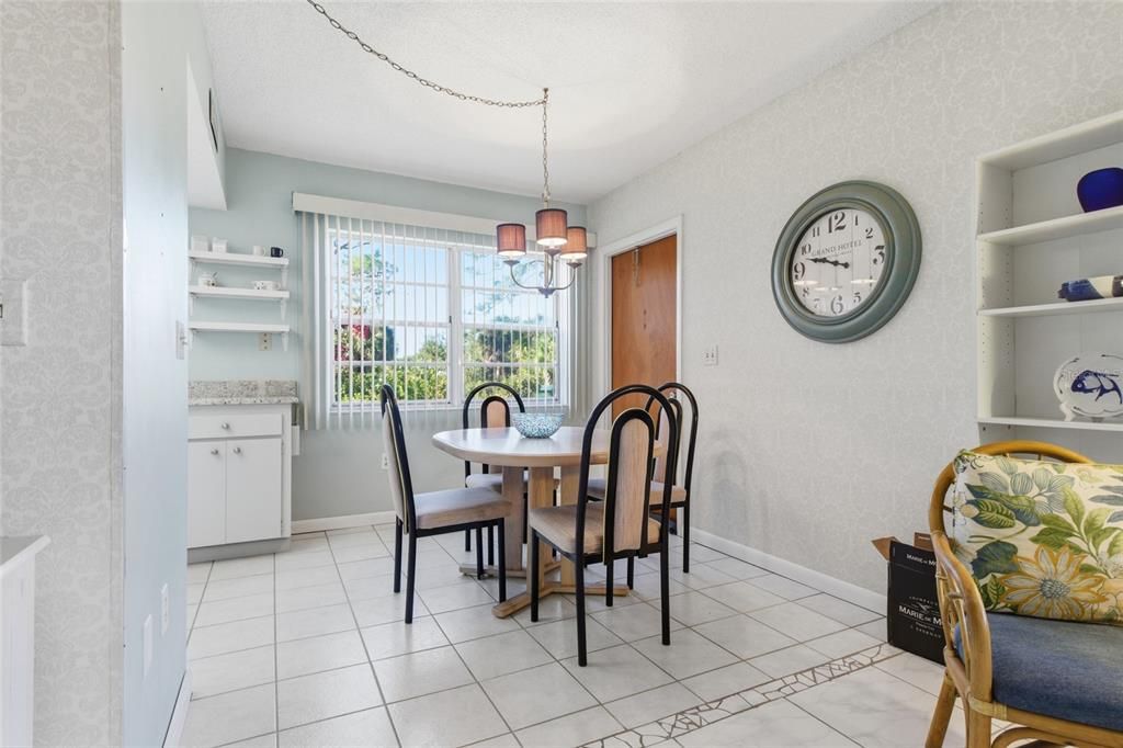 For Sale: $162,500 (2 beds, 2 baths, 921 Square Feet)