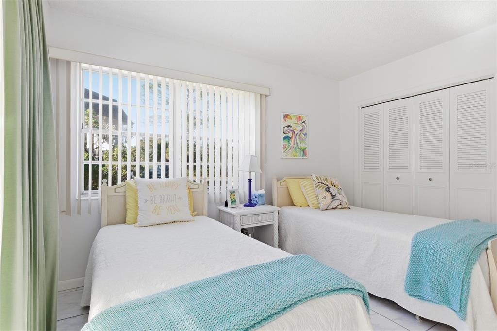 For Sale: $162,500 (2 beds, 2 baths, 921 Square Feet)