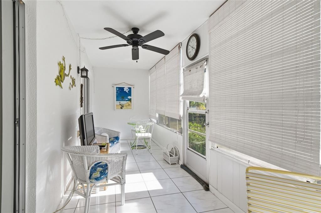 For Sale: $162,500 (2 beds, 2 baths, 921 Square Feet)