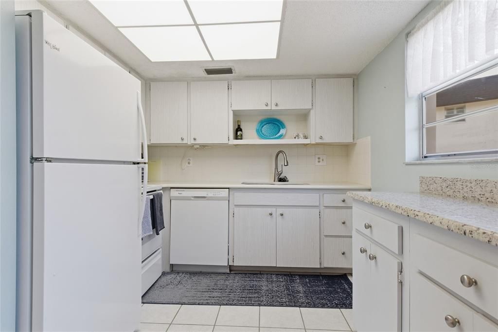 For Sale: $162,500 (2 beds, 2 baths, 921 Square Feet)