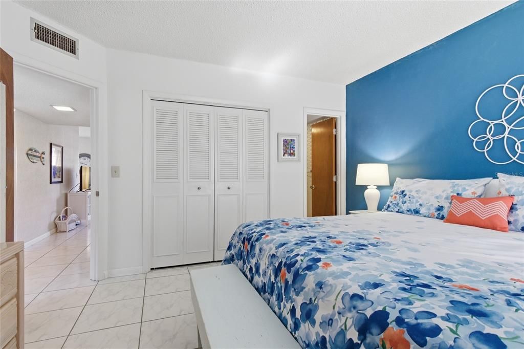 For Sale: $162,500 (2 beds, 2 baths, 921 Square Feet)