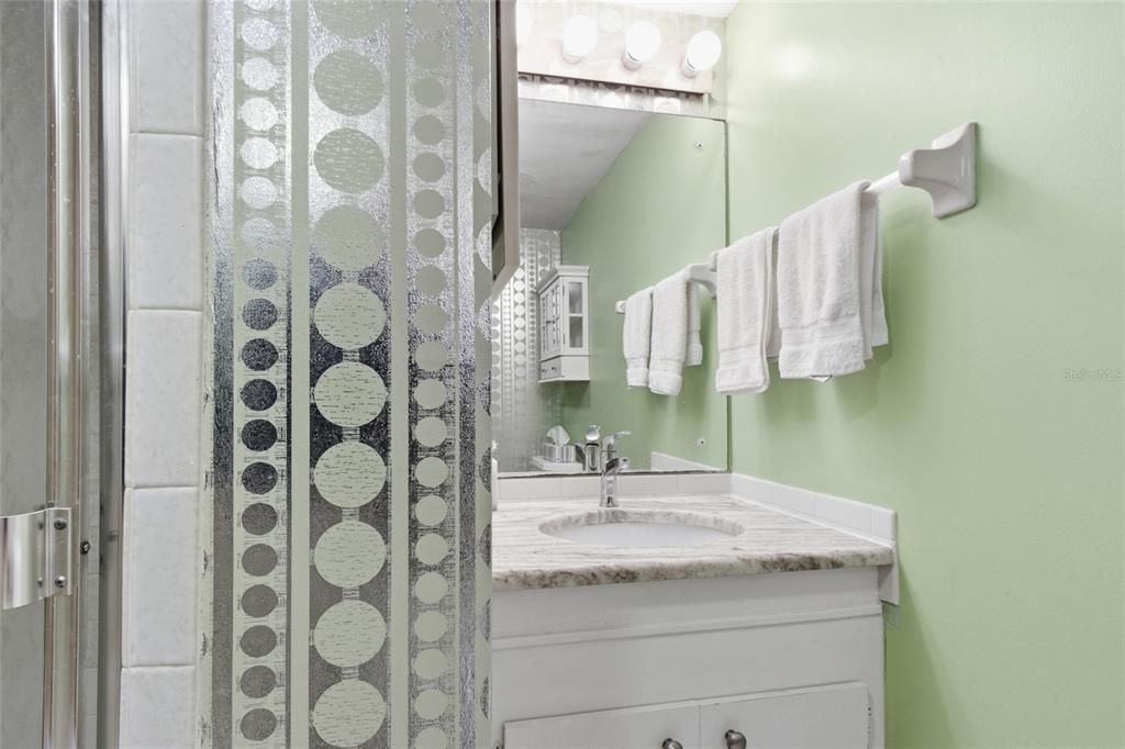 For Sale: $162,500 (2 beds, 2 baths, 921 Square Feet)