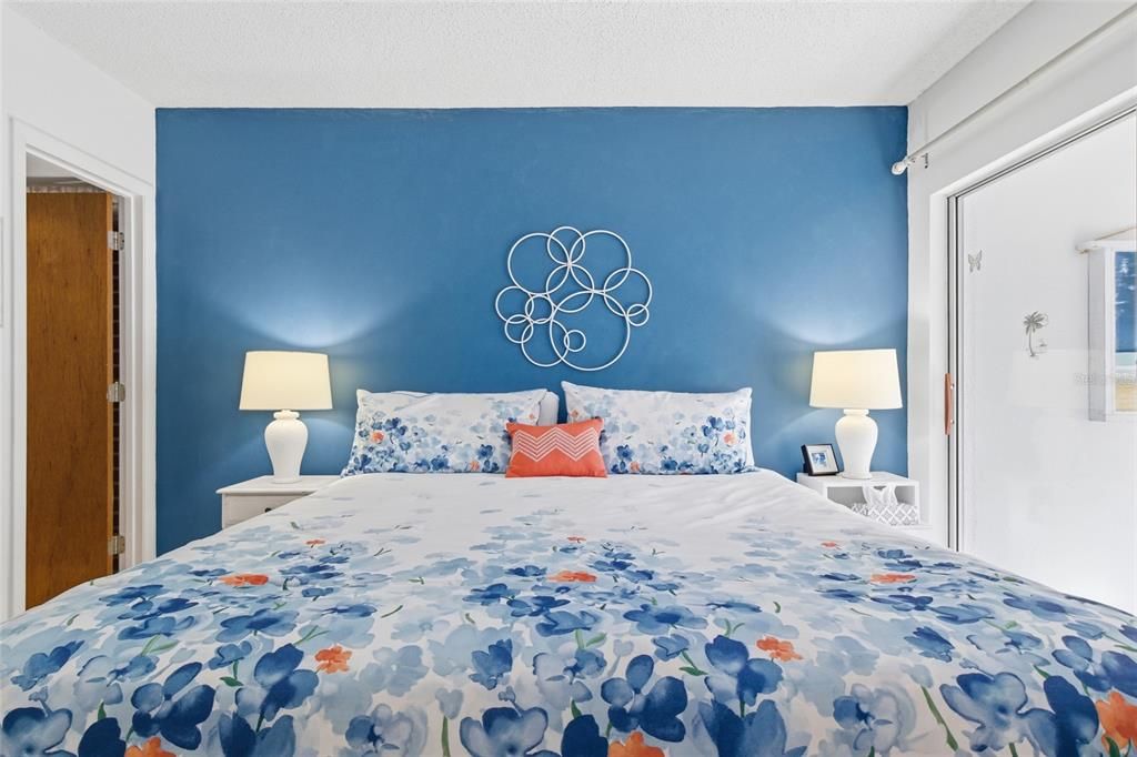 For Sale: $162,500 (2 beds, 2 baths, 921 Square Feet)