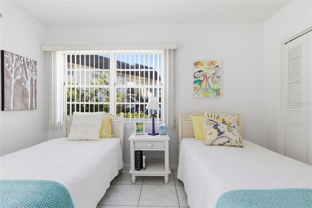 For Sale: $162,500 (2 beds, 2 baths, 921 Square Feet)