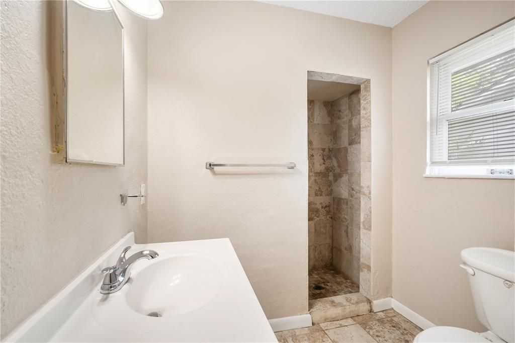 For Rent: $1,695 (2 beds, 2 baths, 865 Square Feet)