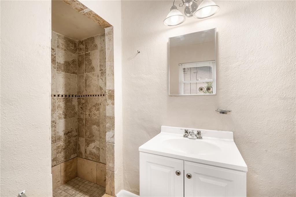 For Rent: $1,695 (2 beds, 2 baths, 865 Square Feet)