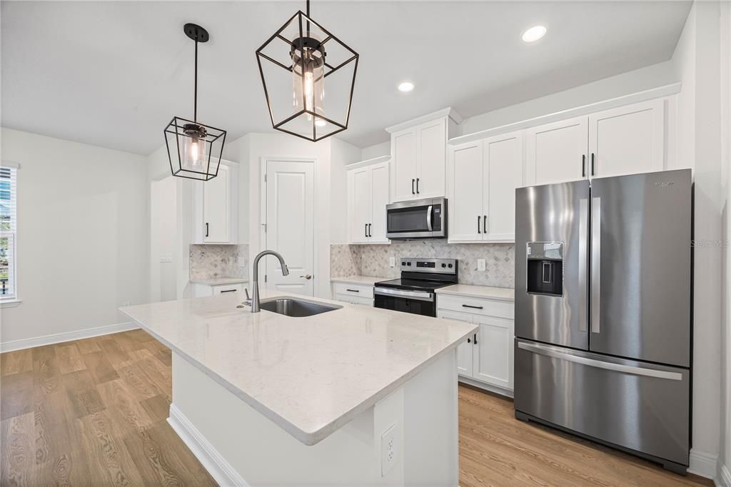 出租: $3,100 (3 贝兹, 2 浴室, 1678 平方英尺)