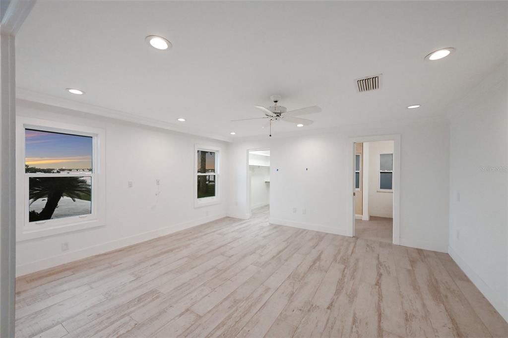 For Sale: $5,499,000 (3 beds, 2 baths, 2467 Square Feet)