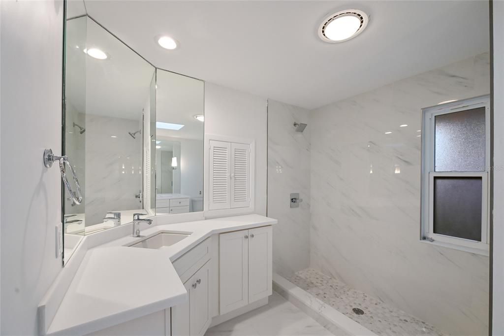 For Sale: $5,499,000 (3 beds, 2 baths, 2467 Square Feet)