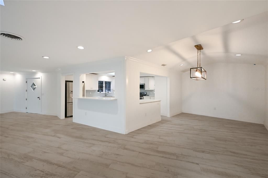 For Sale: $5,499,000 (3 beds, 2 baths, 2467 Square Feet)