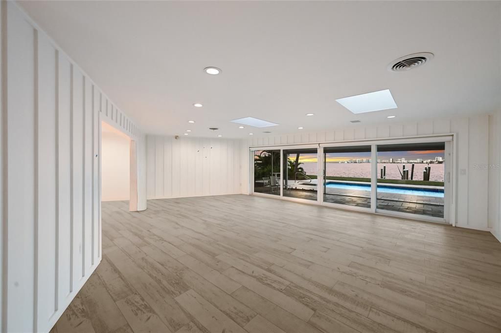 For Sale: $5,499,000 (3 beds, 2 baths, 2467 Square Feet)