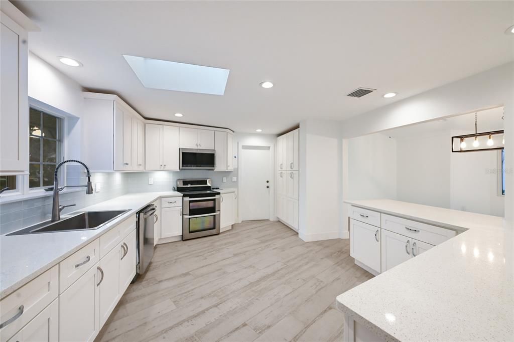 For Sale: $5,499,000 (3 beds, 2 baths, 2467 Square Feet)