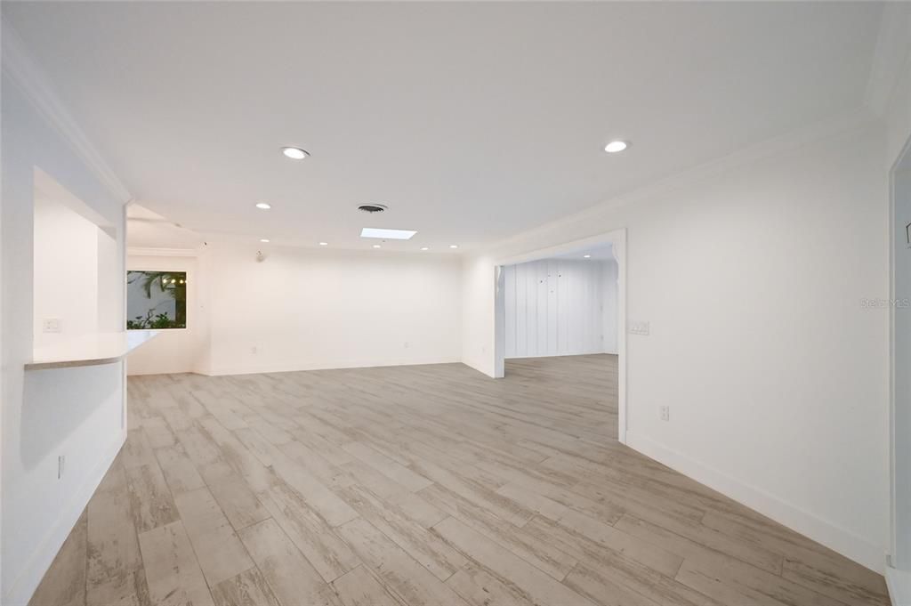 For Sale: $5,499,000 (3 beds, 2 baths, 2467 Square Feet)