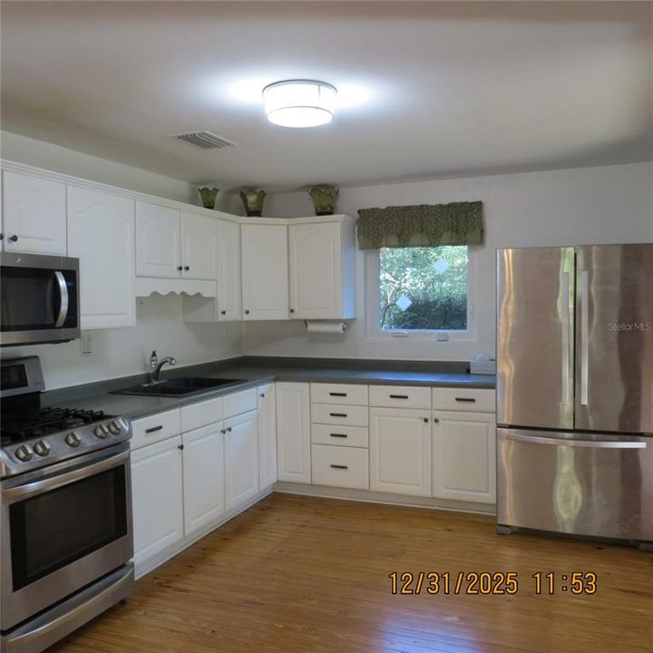 For Sale: $340,000 (3 beds, 2 baths, 1665 Square Feet)