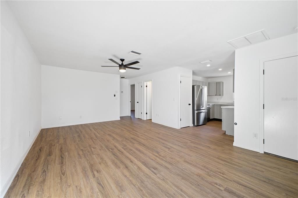 На продажу: $449,000 (4 спален, 0 ванн, 1842 Квадратных фут)