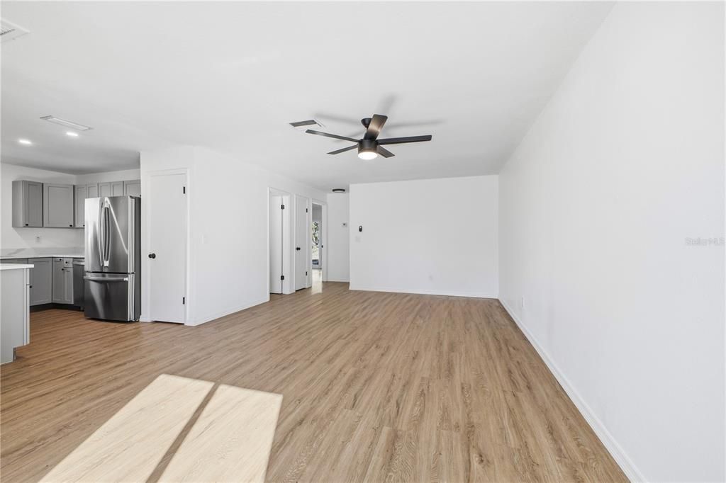 На продажу: $449,000 (4 спален, 0 ванн, 1842 Квадратных фут)