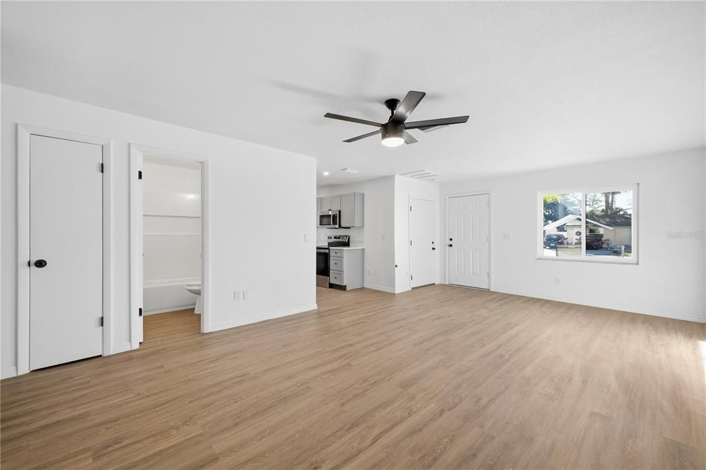 На продажу: $449,000 (4 спален, 0 ванн, 1842 Квадратных фут)