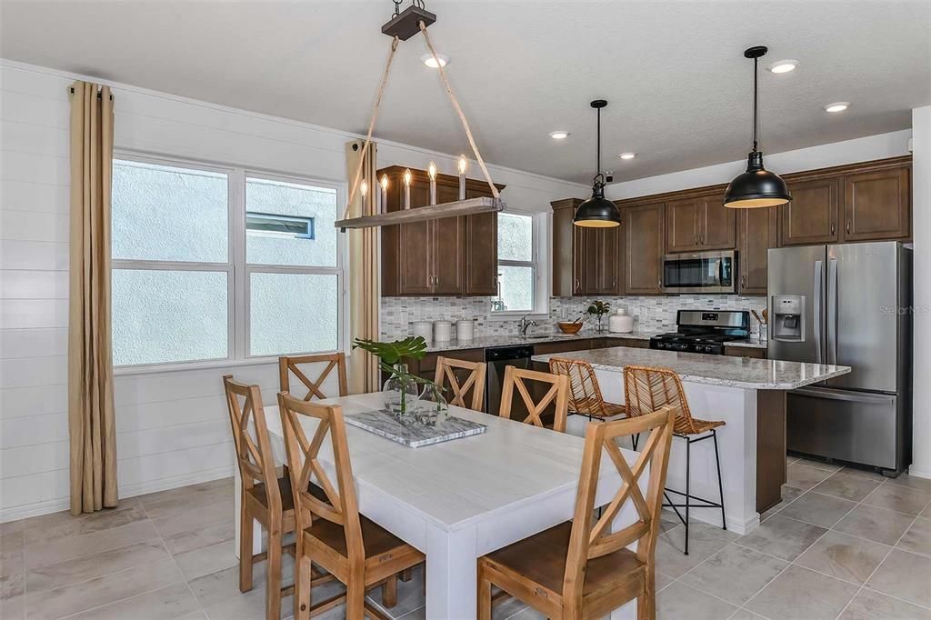 En Venta: $379,845 (3 camas, 2 baños, 1579 Pies cuadrados)