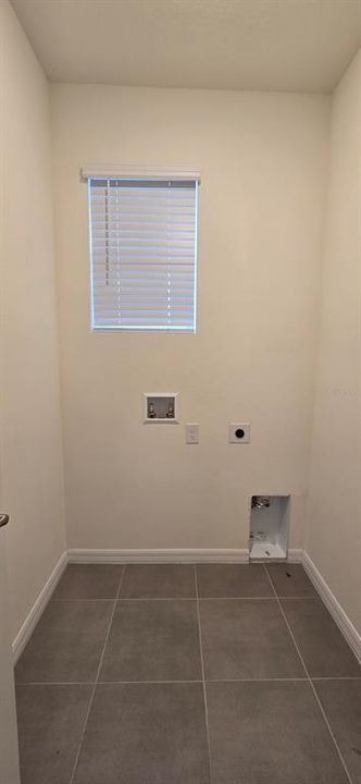 For Rent: $2,300 (3 beds, 2 baths, 1622 Square Feet)