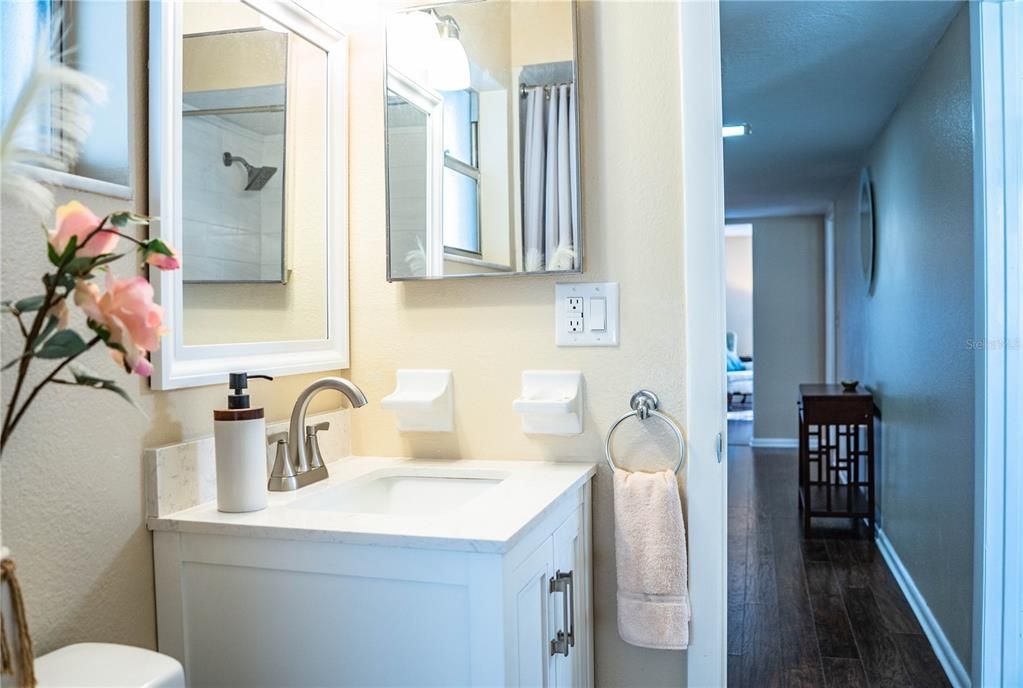 For Sale: $159,900 (2 beds, 2 baths, 1176 Square Feet)