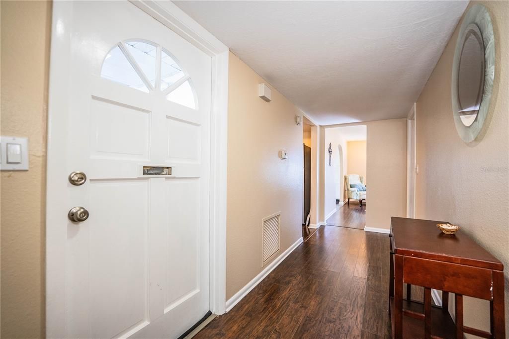 For Sale: $159,900 (2 beds, 2 baths, 1176 Square Feet)