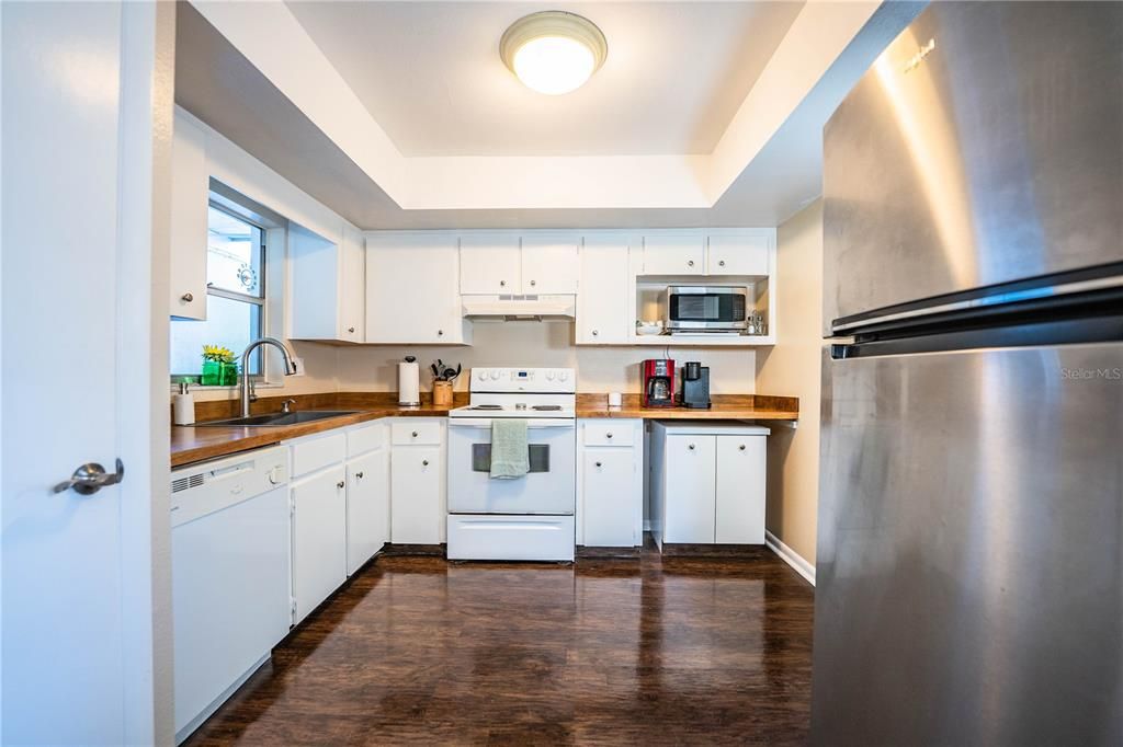 For Sale: $159,900 (2 beds, 2 baths, 1176 Square Feet)