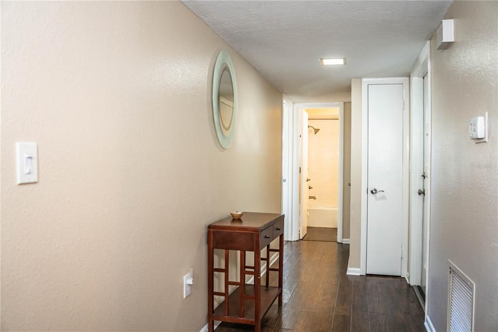 For Sale: $159,900 (2 beds, 2 baths, 1176 Square Feet)