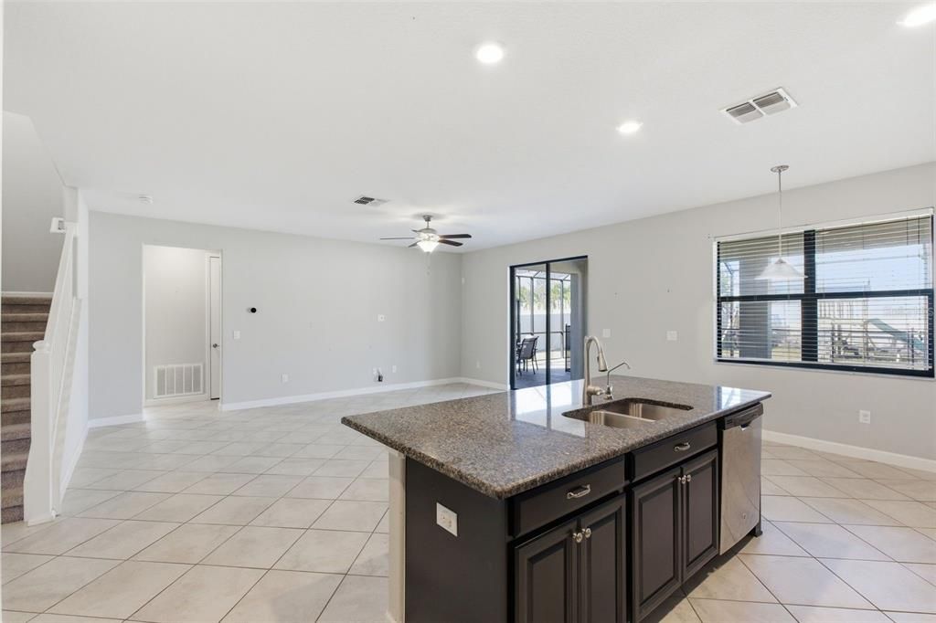 出租: $3,750 (4 贝兹, 3 浴室, 2546 平方英尺)