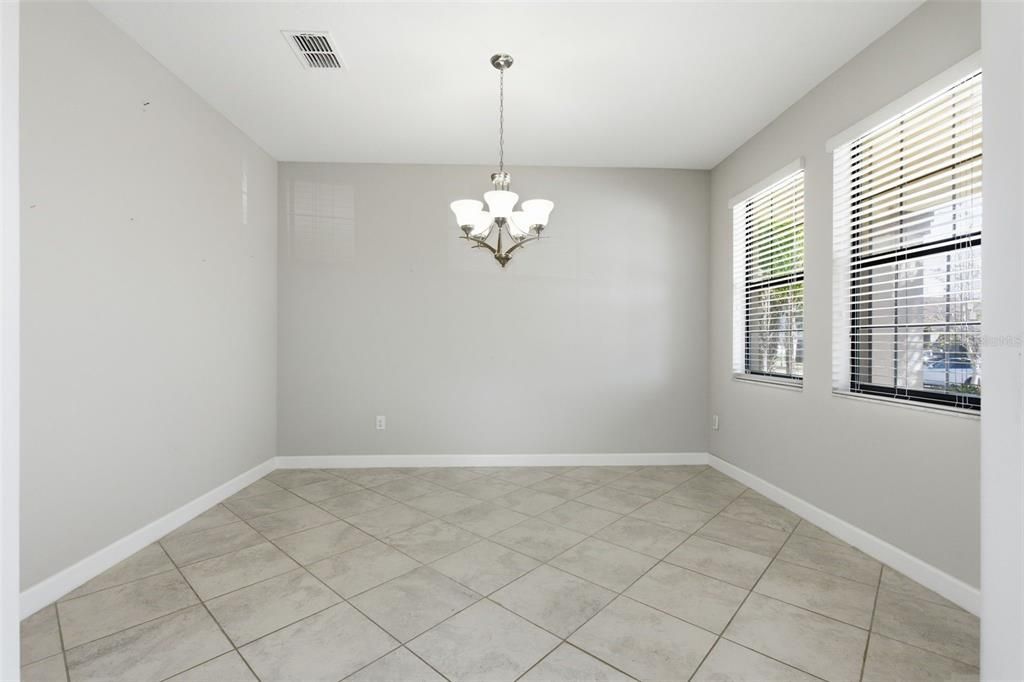 出租: $3,750 (4 贝兹, 3 浴室, 2546 平方英尺)