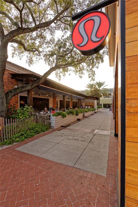 出租: $4,375 (2 贝兹, 2 浴室, 1278 平方英尺)