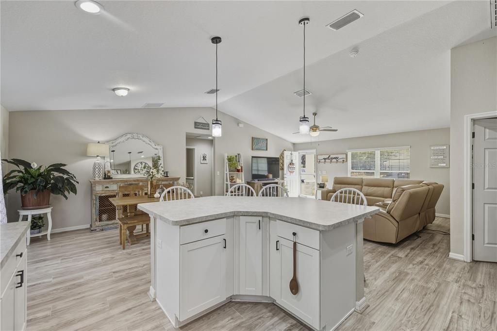 En Venta: $299,900 (3 camas, 2 baños, 1557 Pies cuadrados)