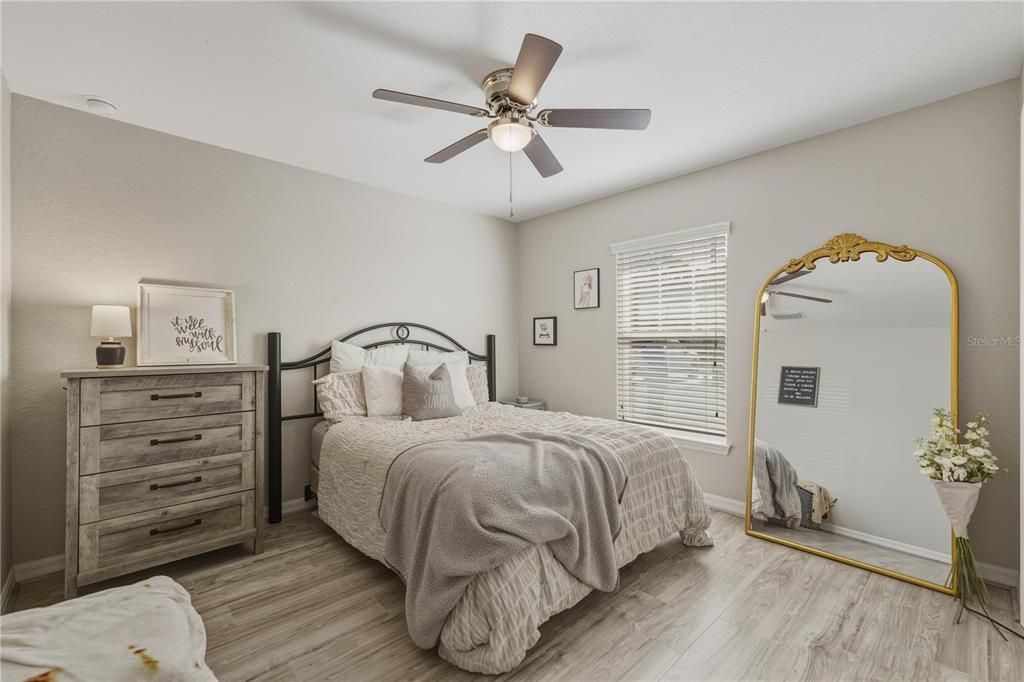 En Venta: $299,900 (3 camas, 2 baños, 1557 Pies cuadrados)