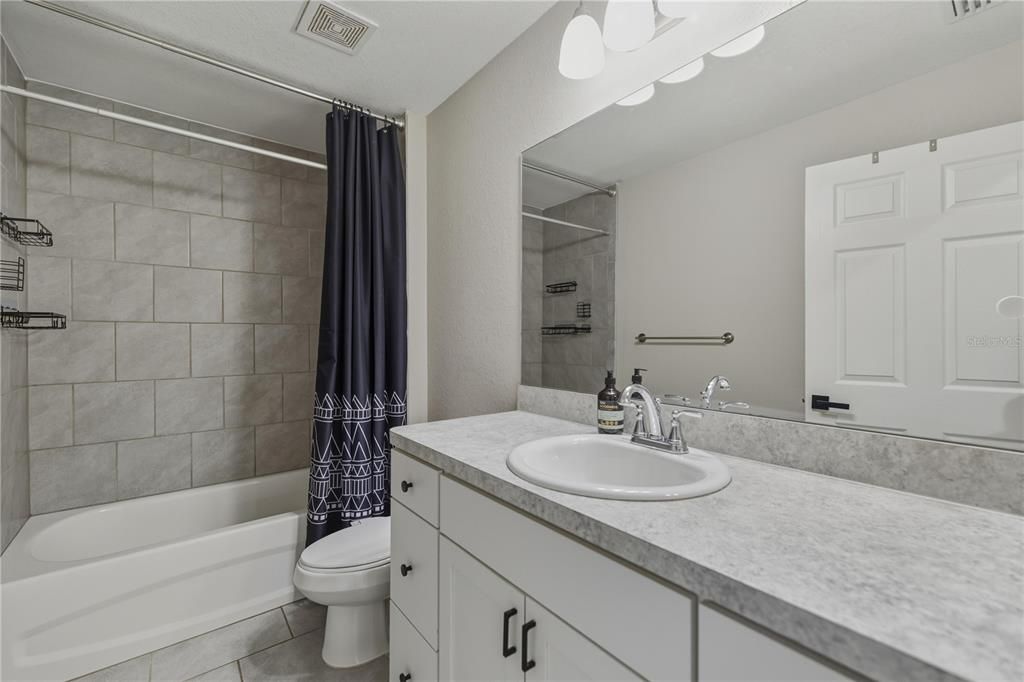 En Venta: $299,900 (3 camas, 2 baños, 1557 Pies cuadrados)