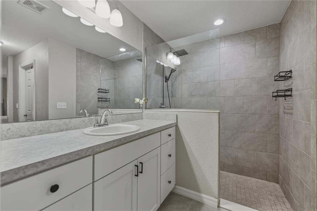 En Venta: $299,900 (3 camas, 2 baños, 1557 Pies cuadrados)