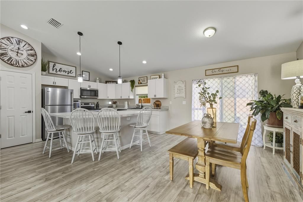 En Venta: $299,900 (3 camas, 2 baños, 1557 Pies cuadrados)