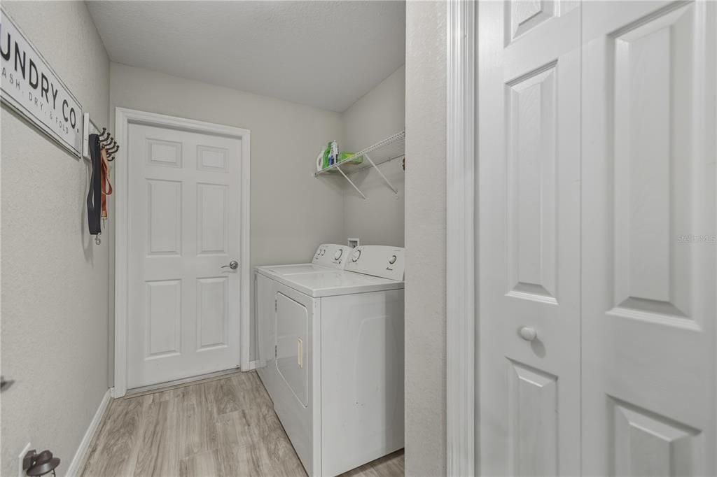 En Venta: $299,900 (3 camas, 2 baños, 1557 Pies cuadrados)