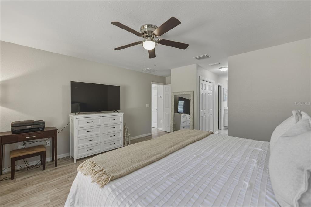 En Venta: $299,900 (3 camas, 2 baños, 1557 Pies cuadrados)