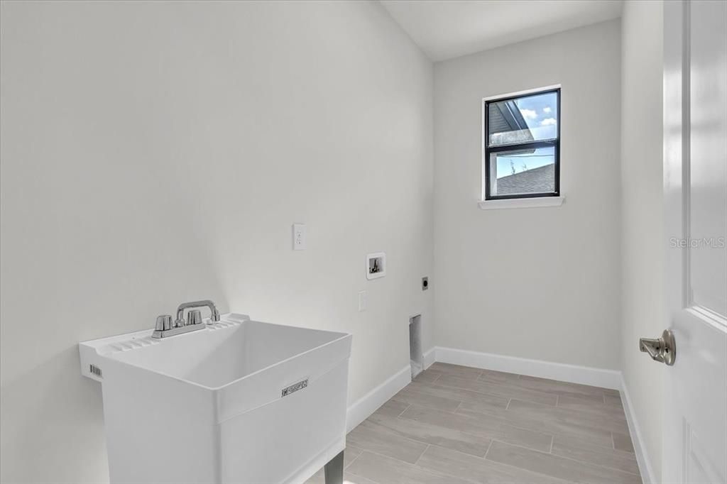 For Sale: $484,900 (3 beds, 2 baths, 2089 Square Feet)